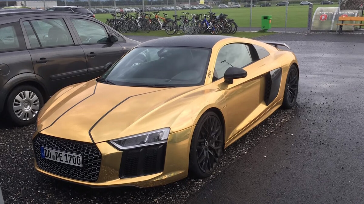 Audi r8 Золотая