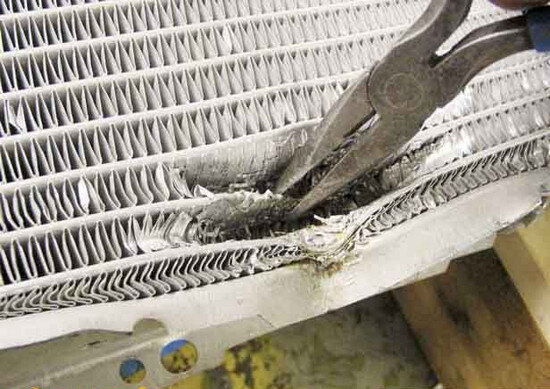 Существует два базовых метода промывки радиатора печки: