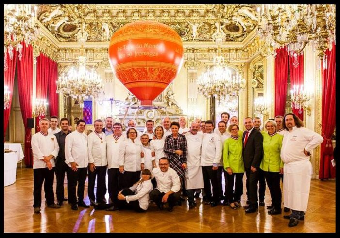 Николь, среди своих учеников и коллег, на приеме в Елисейском дворце