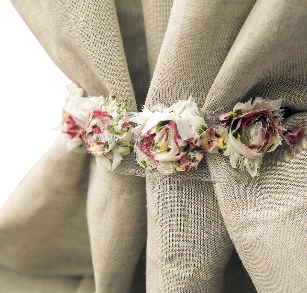 Фрагмент  шторы из льна. Фото из открытых источников.