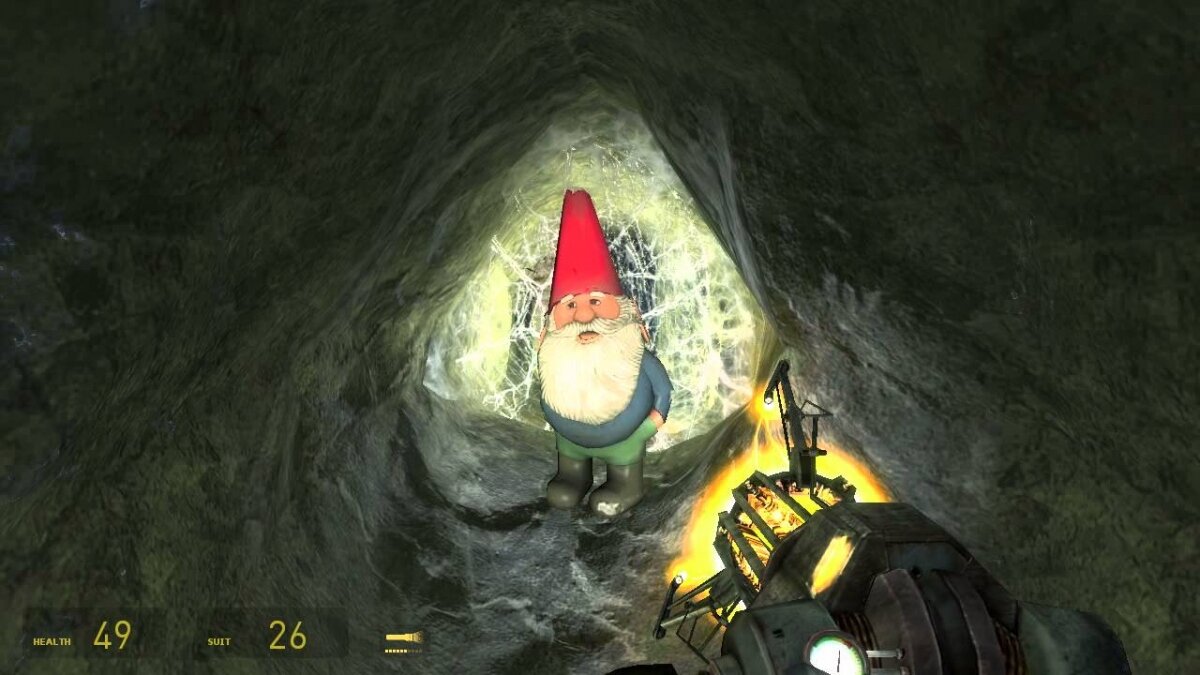 
Спасение Гнома Чомски не просто побочное задание, а скорее целая серия квестов, которая заключается в том, чтобы помочь выбраться вашему новому другу из мира игры. Если вы подумали, что это обычная фигурка садового гнома, то сильно ошибаетесь. Вследствие неудачного научного эксперимента он заговорил, но так и не научился двигаться, чтобы покинуть то злосчастное место, где его оставили безумные ученые. После такого кто угодно сломается и решит закончить жизнь самоубийством, но Чомски не унывает. При встрече с ним вам придется во чтобы то не стало помочь ему покинуть ужасный мир игры.
