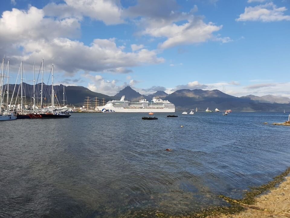 Фото Максима Озерного из группы https://www.facebook.com/groups/antarctida2020/