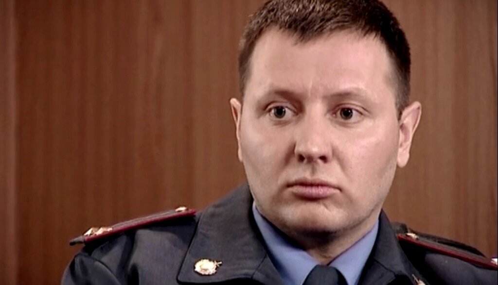 Владислав Котлярский в роли Стаса Карпова, одна из первых серий "Глухаря"