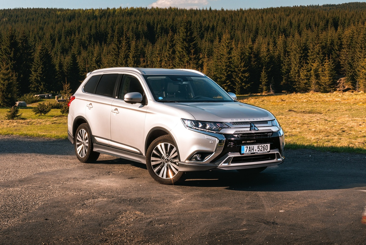 Outlander 2020. Mitsubishi Outlander Mitsubishi Outlander. Митсубиси аутландер2020. Mitsubishi Outlander gt 2020. Паркетник Митсубиси Аутлендер.