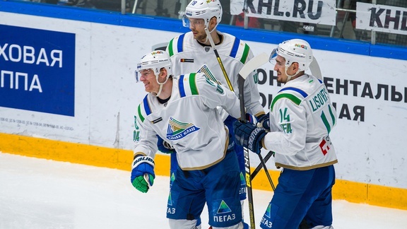 Дмитрий Кугрышев - автор хет-трика в матче с «Адмиралом»