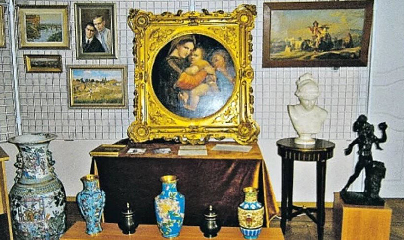 А.Б. Ильин
Александр Борисович Ильин жил в Кировограде и работал электриком. Как простой работяга он ходил в кирзовых сапогах и замусоленной робе.-3