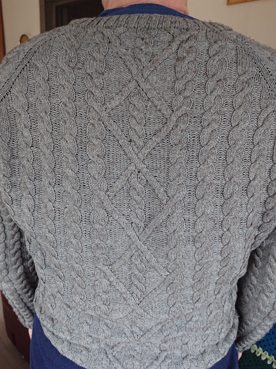 Пуловер из пряжи Регия мерино як, спина мужа и фото - все моё