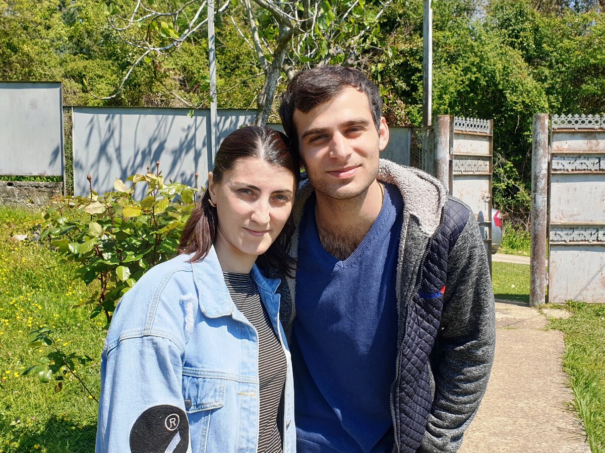 Баграт Дасаниа со своей двоюродной сестрой Алиной Булискерия-Гулария, 28.04.2020.