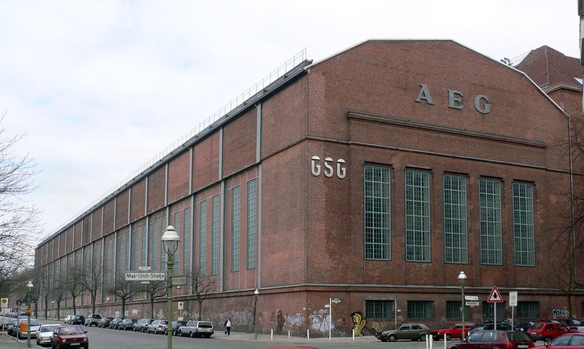 Завод компании AEG
