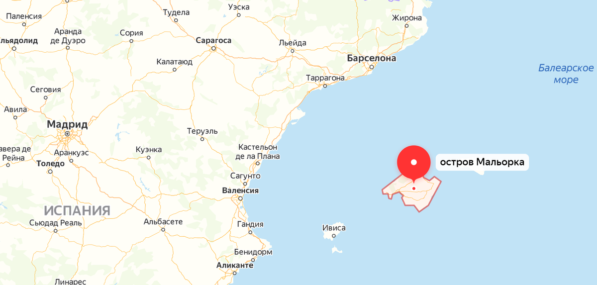 Море гораздо теплее Сочинского побережья. 70% береговой линии острова это белоснежный пляж с широкой  линией