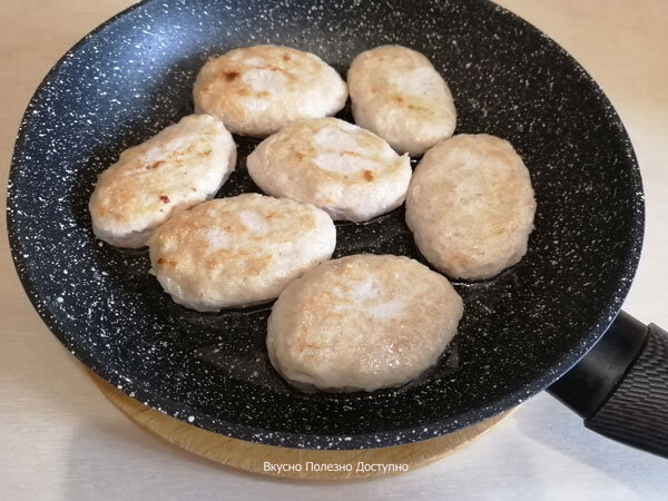 Котлеты из курицы с кабачком и манкой — нежное и вкусное блюдо