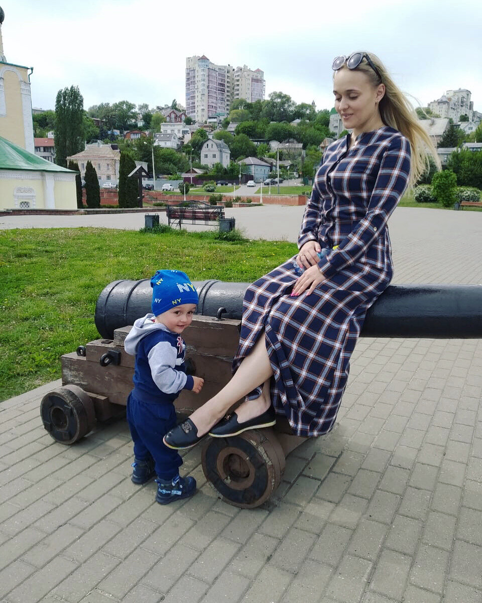 Жизнь одна и ее нужно прожить так, как хочешь ты! Каждый должен быть счастливым! 
Я знаю примеры, как людям мешают жить стереотипы, традиции, общественное мнение. 

Как люди боятся выйти за пределы того, что по их мнению разрешено.

Как они с удовольствием бы прожили другую жизнь, но рамки, в которые их загнало общество, им не дают этого сделать.

И самое неприятное из этого всего то, что они хотят доказать всем, что их это устраивает и безумно нравится.

В итоге все - показательное выступление, для того что бы похвалили, и ни в коем случае не подумали, что они пошли против «системы» и норм. 

Как национальные традиции своего народа давят на людей, как страшно оказаться не такими,  как они, как опасаются быть непонятыми, раскритикованными. 
И это касается не только Кавказа, а любой нации. Я столкнулась с такой проблемой среди своей национальности, общественным мнением, критикой, что я русская и не имею права так или иначе себя вести. 

Только кроме злословий и неадекватных высказываний никто ни мне, ни мужу не мог привести убедительные факты, что мы поступили плохо. 

Потому что ограниченность и несчастность людей приводит к тому, что они убеждены, что все должны жить по правилам. Но часто эти правила, традиции, нормы  не несут удовлетворенности и счастья в их жизнь.


В миллионный раз повторюсь, ни один счастливый человек никогда не выскажется негативно. А человек с проблемами, с завистью, что он не может поступить так же или по-иному. Он гниет изнутри и пытается всем навязать своё мнение или даже вылить грязь, которой уже нет места в этом человеке! 

Мы раздражаем лишь тех, кто хуже нас. Кто лучше нас, им просто не до нас! 
Только умный, развитый, воспитанный, счастливый человек умеет радоваться чужому счастью! 

Проживайте свою жизнь счастливо! 
Люди все равно будут всегда говорить! 
А Ваш жизнь она одна и только Ваша.