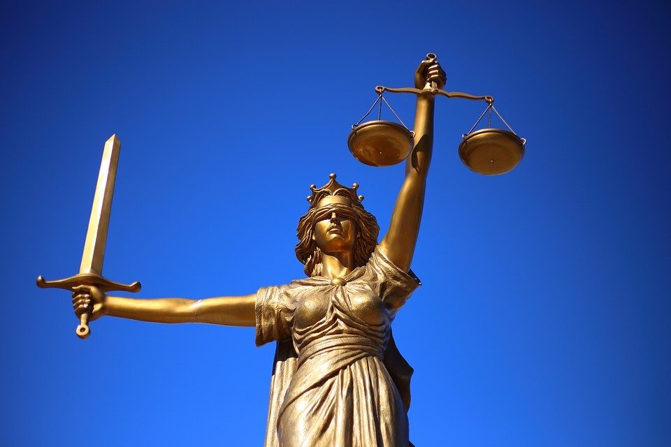https://cdn.pixabay.com/photo/2017/02/12/14/00/justice-2060093_960_720.jpg