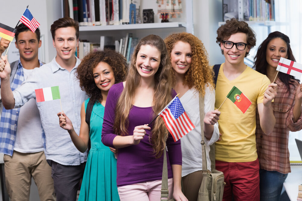 Поступление заграницу. Студенты из разных стран. Студенты иностранцы. Американские студенты. Европейская молодежь.
