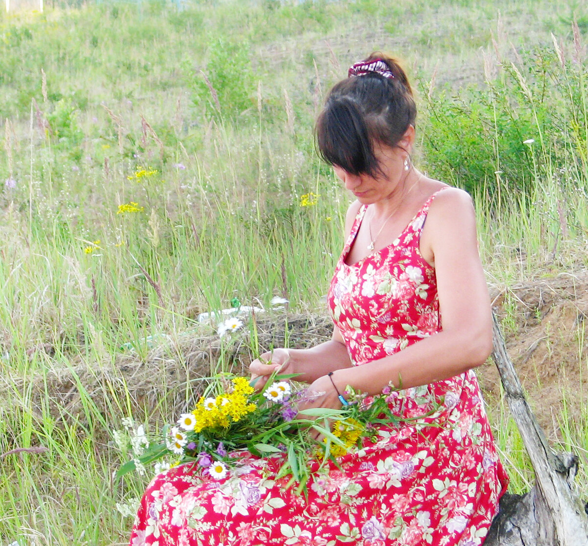 И первое, что пришло в голову, это возникшая потребность в вазе, для распускающихся повсюду цветов.   