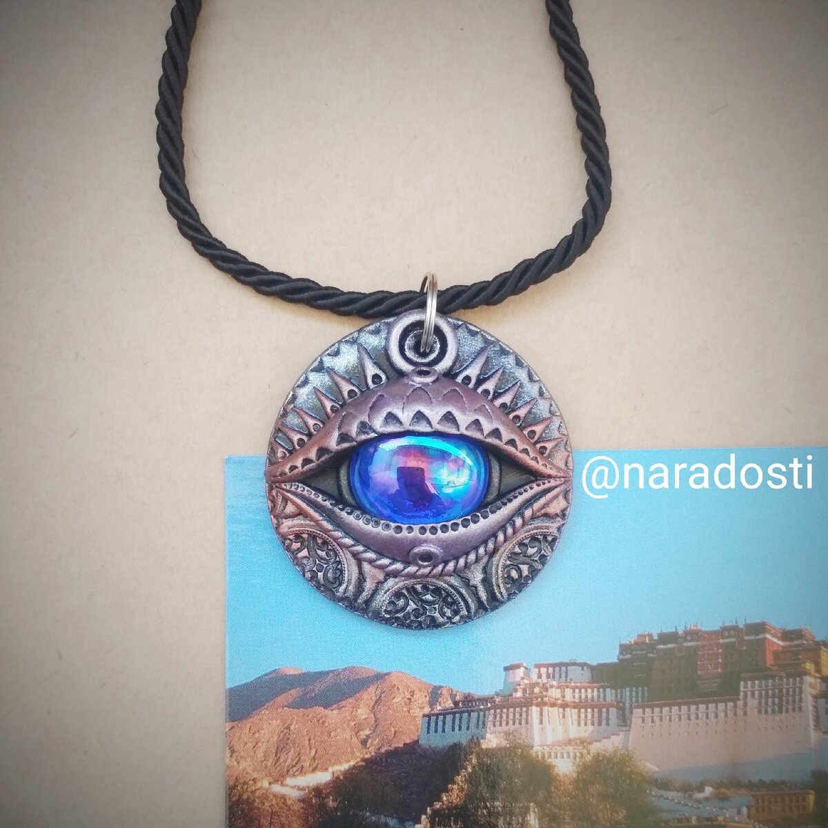 Глаз, мечтающий увидеть дворец Потала в Лхасе, Тибет