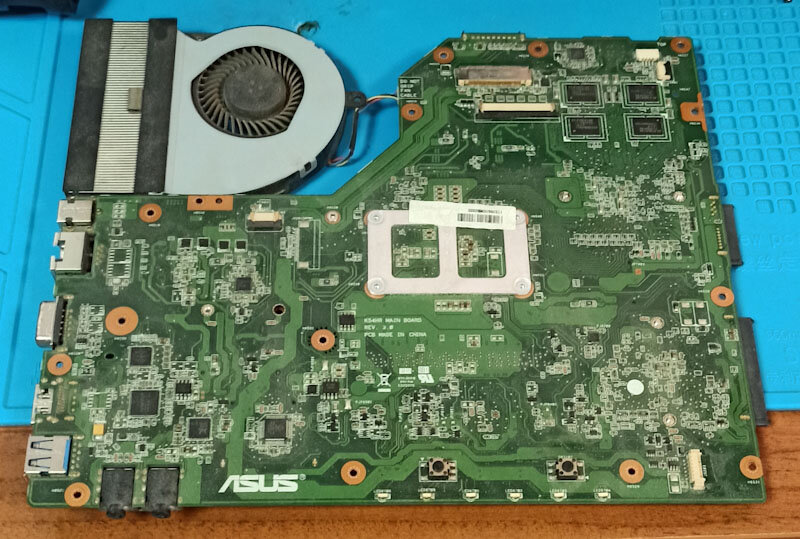 Общий вид на плату ноутбука
