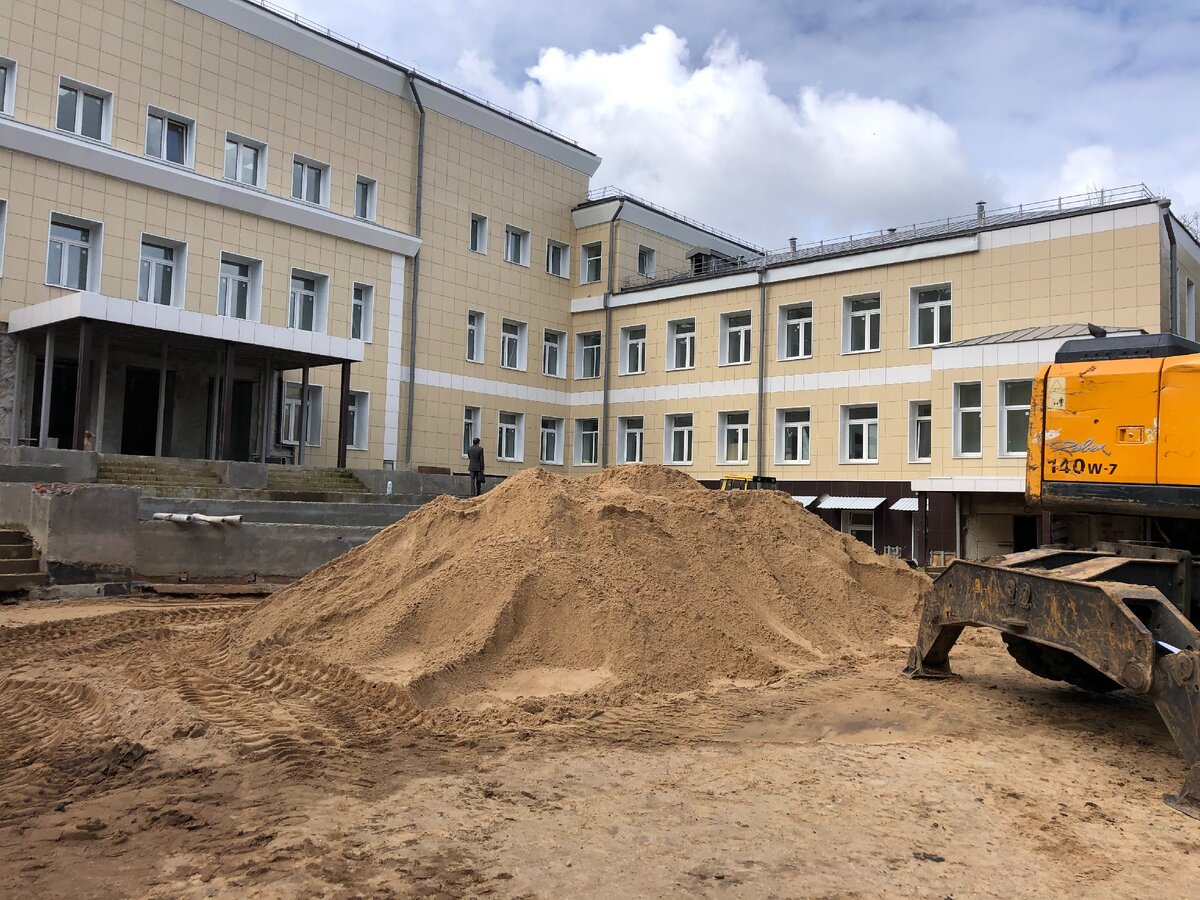 Процесс работ у основного здания