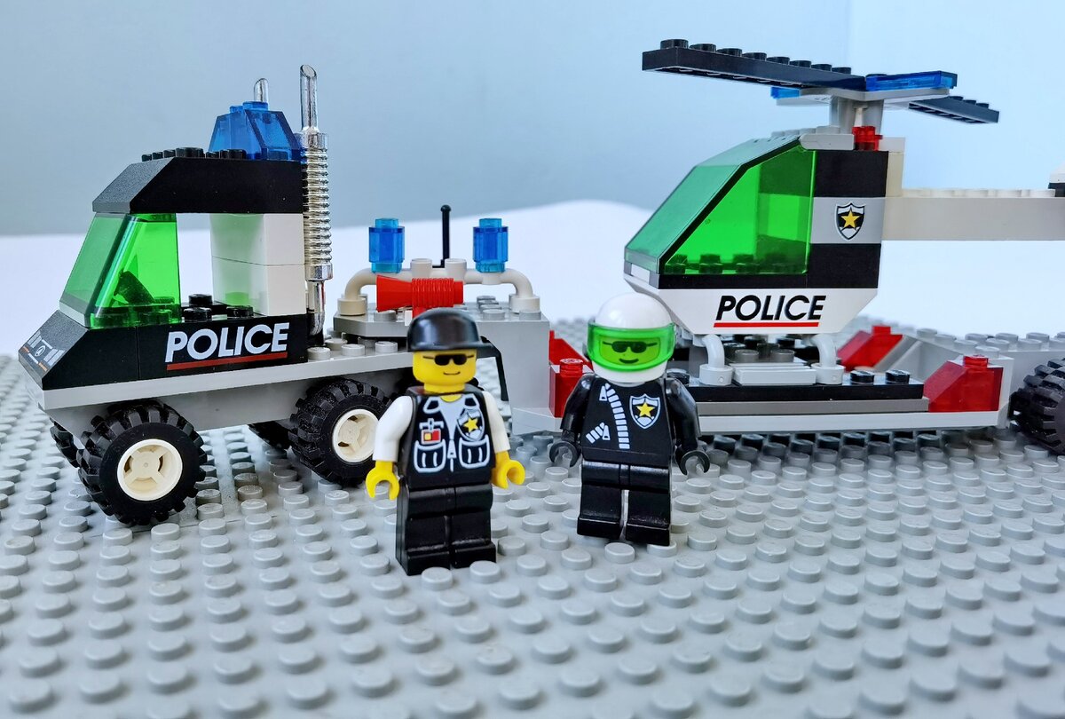 Конструктор LEGO City Police Погоня на полицейском вертолете 60243