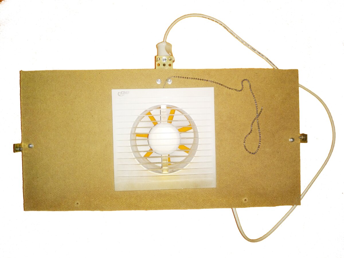 Задняя стенка с вентилятором. Размер 50*25 см.