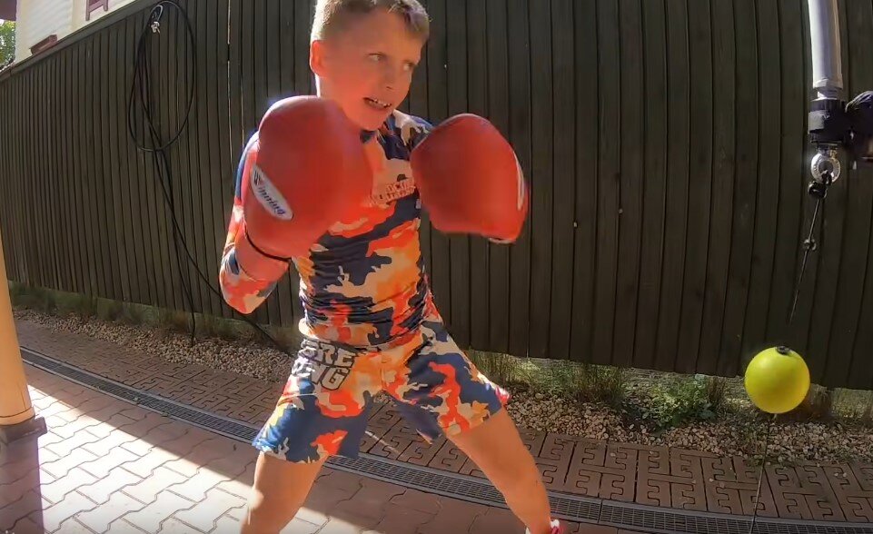 Важно учить держать удар