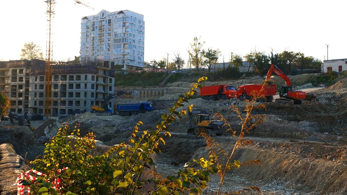 севастопольский строительный. стройка фото. панельный новострой севастополь. архитектурно-строительный колледж севастополь. стройка в севастополе 2022.