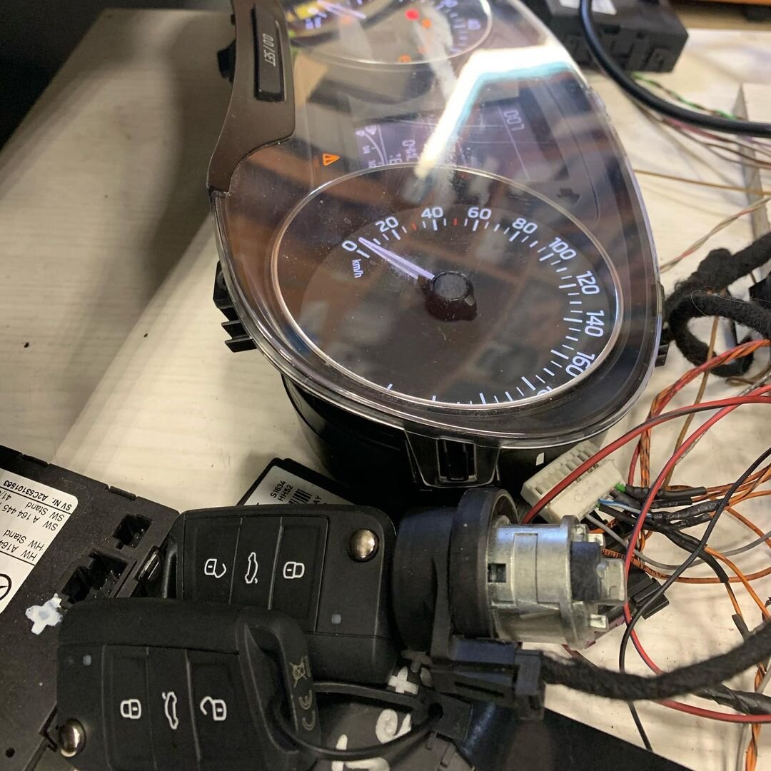 Экспериментальное подключение приборной панели "на столе"