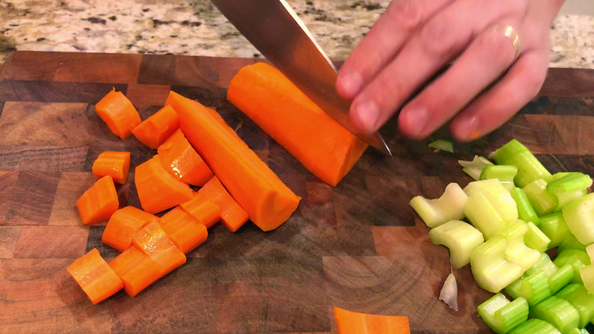 Говядина тушеная в духовке с овощным соусом