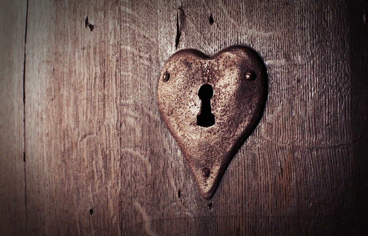 Она с другим?