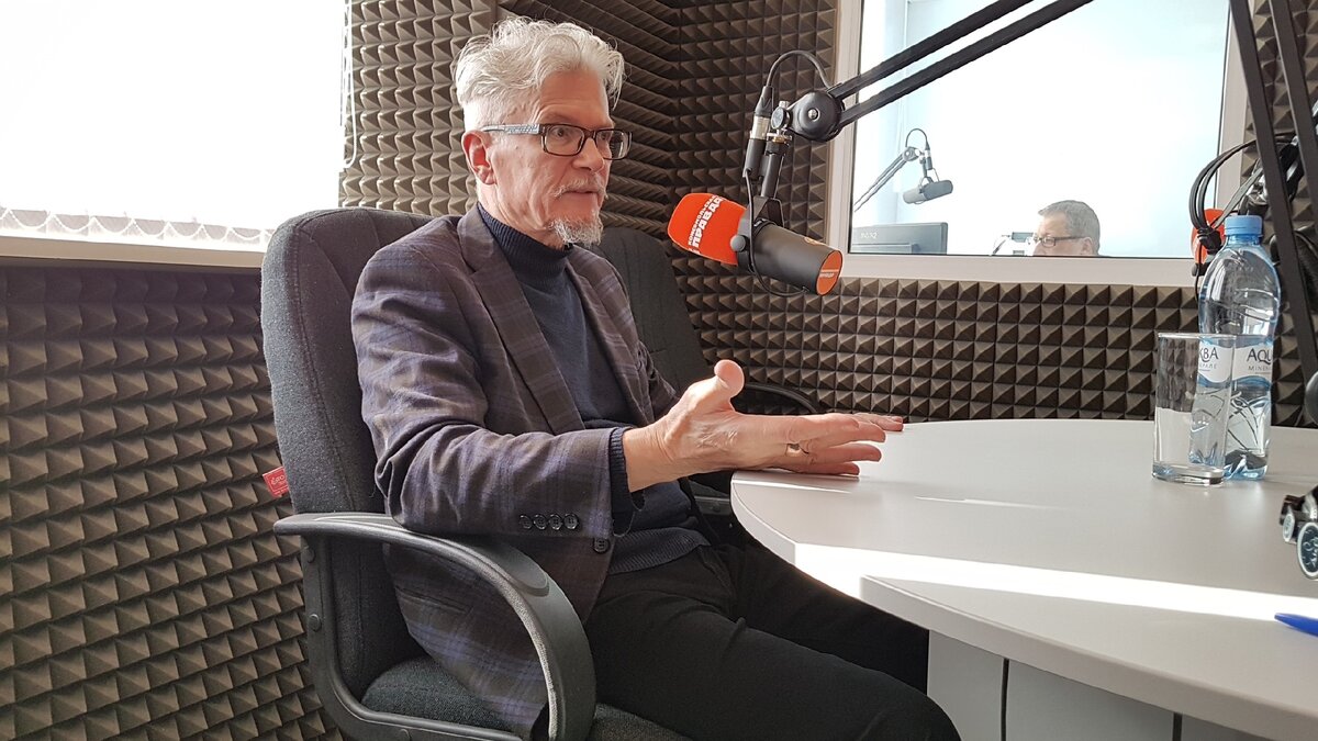 Эдуард Лимонов в студии Радио "КП". Фото: Ольга Чепурная. 