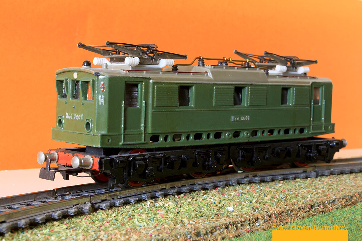 Строгий дизайн и необычная внешность – это локомотив Е44.