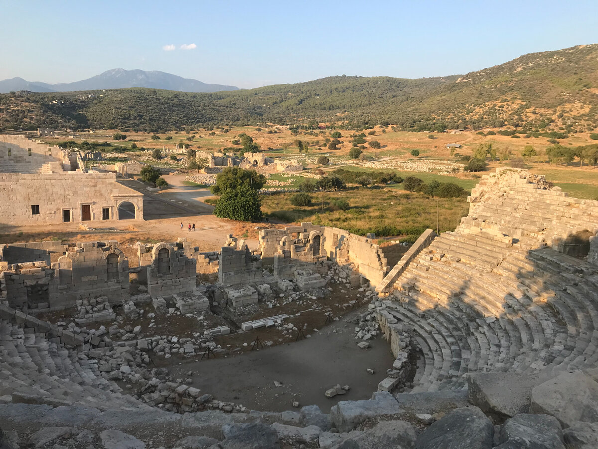 Театр Патары и вид на город