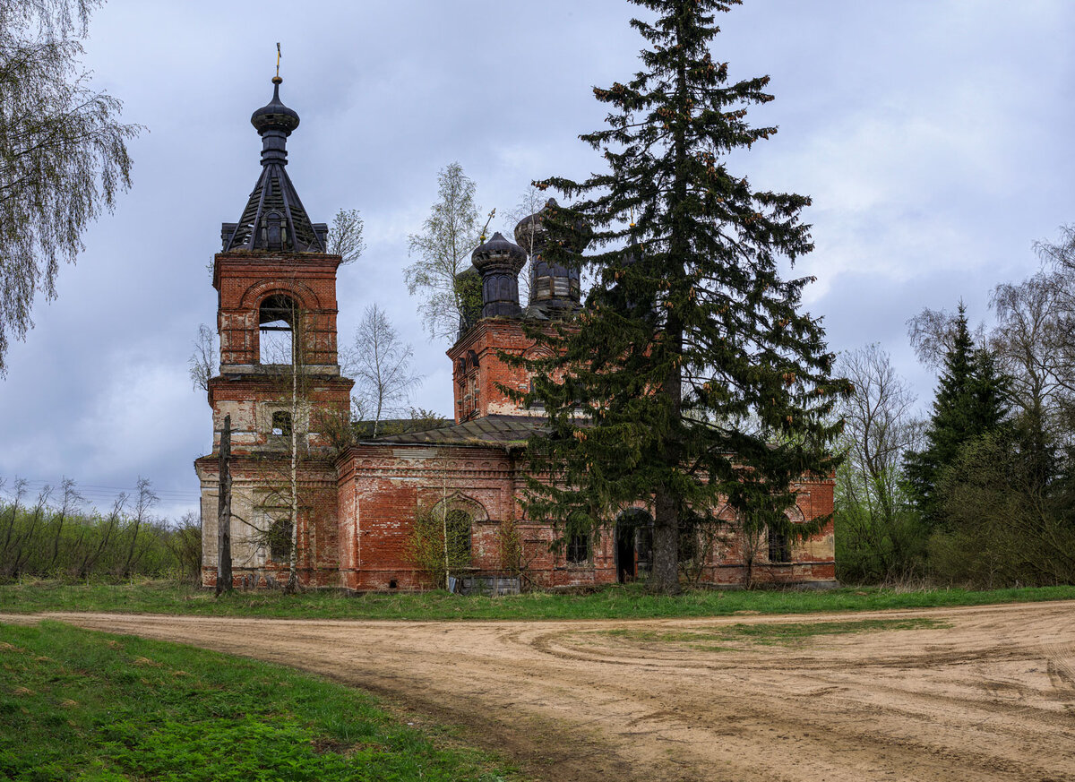 Церковь Воздвижения Креста Господня в Тверскойобласти. Фото автора.