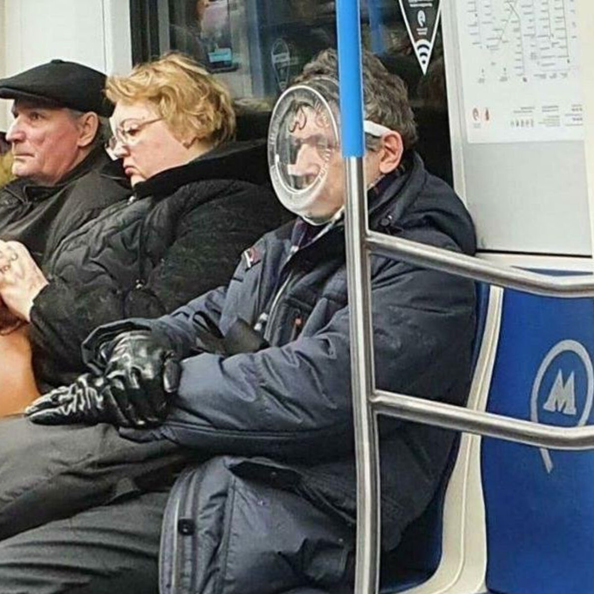 где весна а она в метро катается