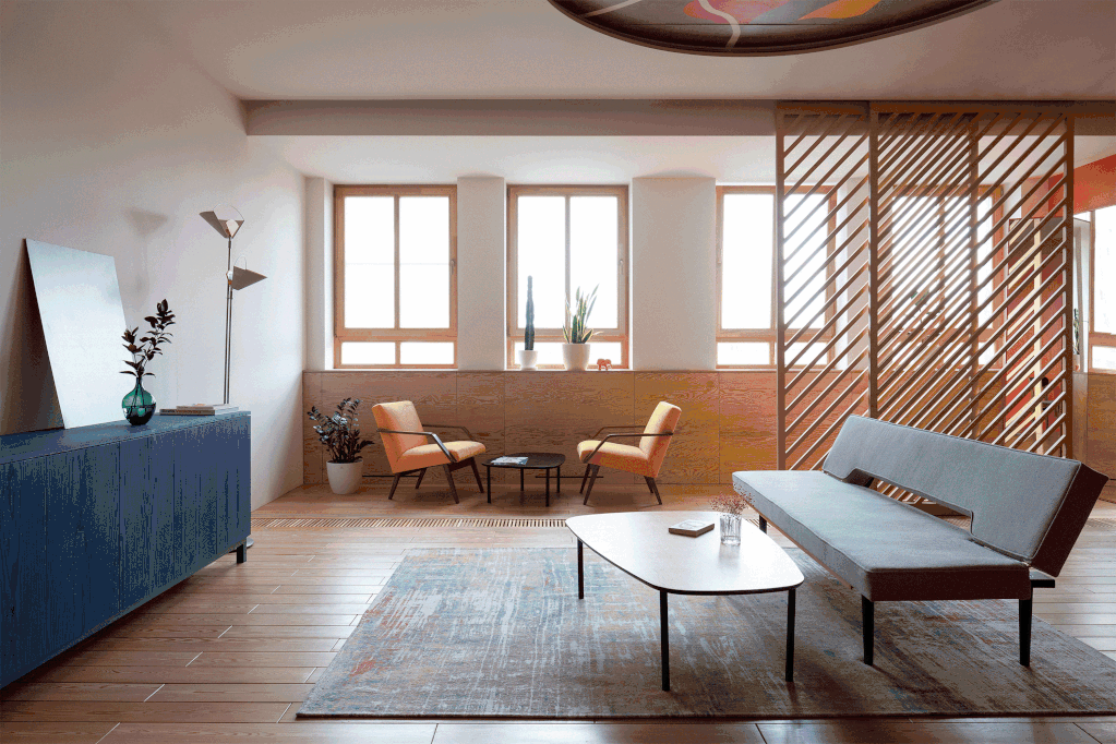 Гостиная. Кресла румынской компании “Деж”.