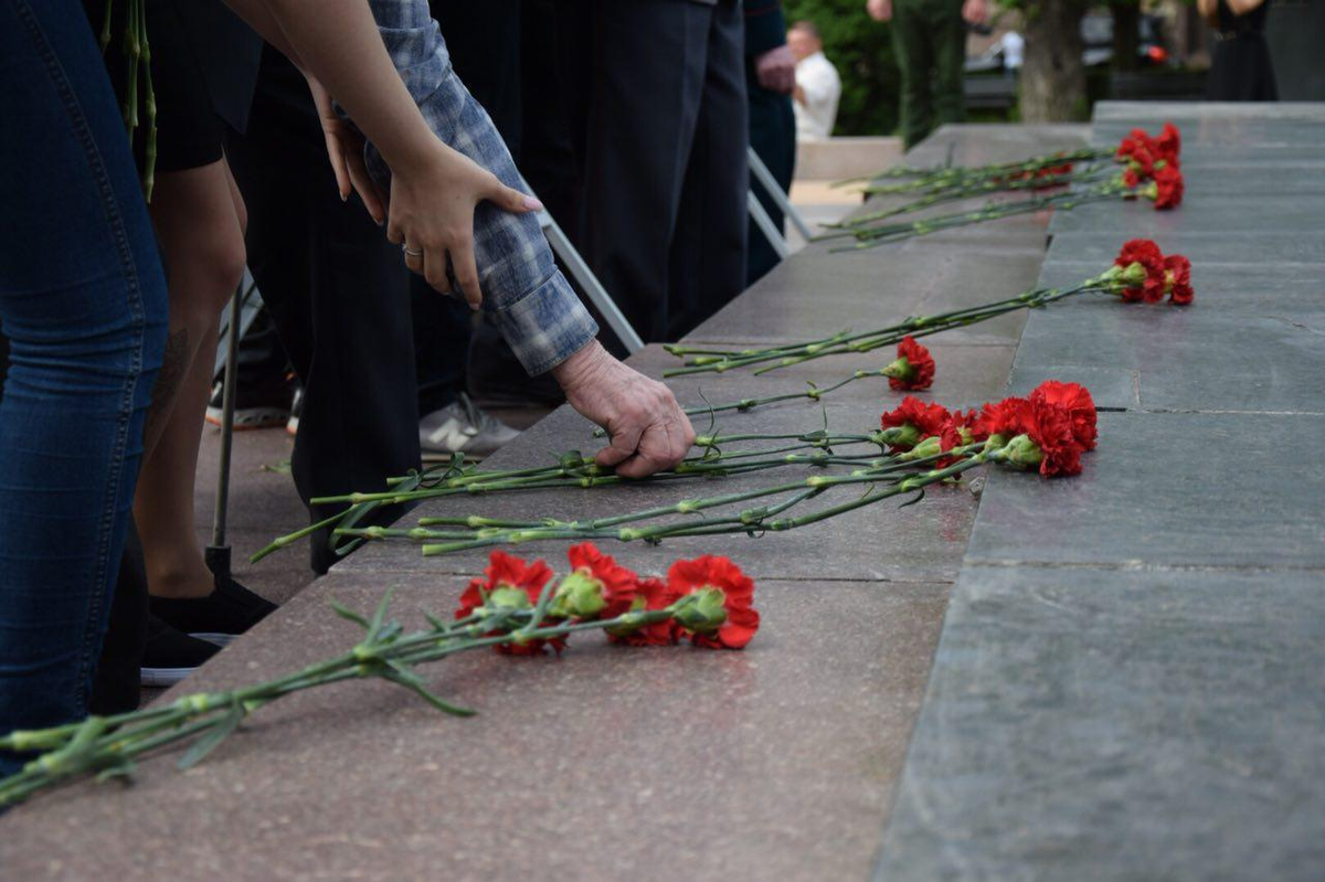 https://cks-berezovka.ru/2021/05/11/%D0%B2%D0%BE%D0%B7%D0%BB%D0%BE%D0%B6%D0%B5%D0%BD%D0%B8%D0%B5-%D1%86%D0%B2%D0%B5%D1%82%D0%BE%D0%B2-%D0%BD%D0%B0-%D0%B0%D0%BB%D0%BB%D0%B5%D0%B8-%D1%81%D0%BB%D0%B0%D0%B2%D1%8B/