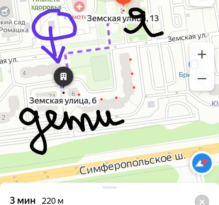 Расстояние между нами было примерно 200 метров.