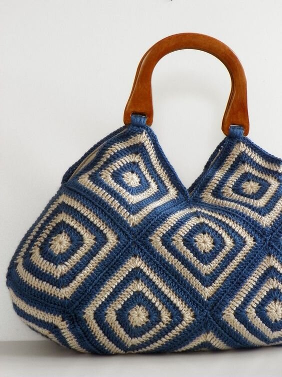 Источник: http://innovartencrochet.blogspot.mx/2013/11/crochet-con-bolsos-y-tacones.html?m=1