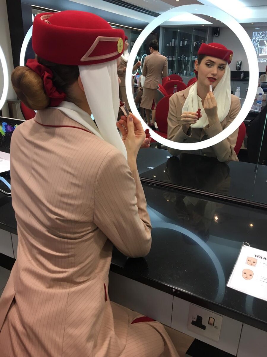 Стюардесса Emirates