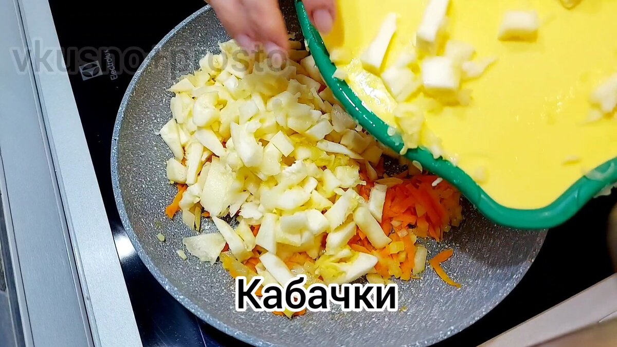 Кабачки, запеченные с сосисками и помидорами