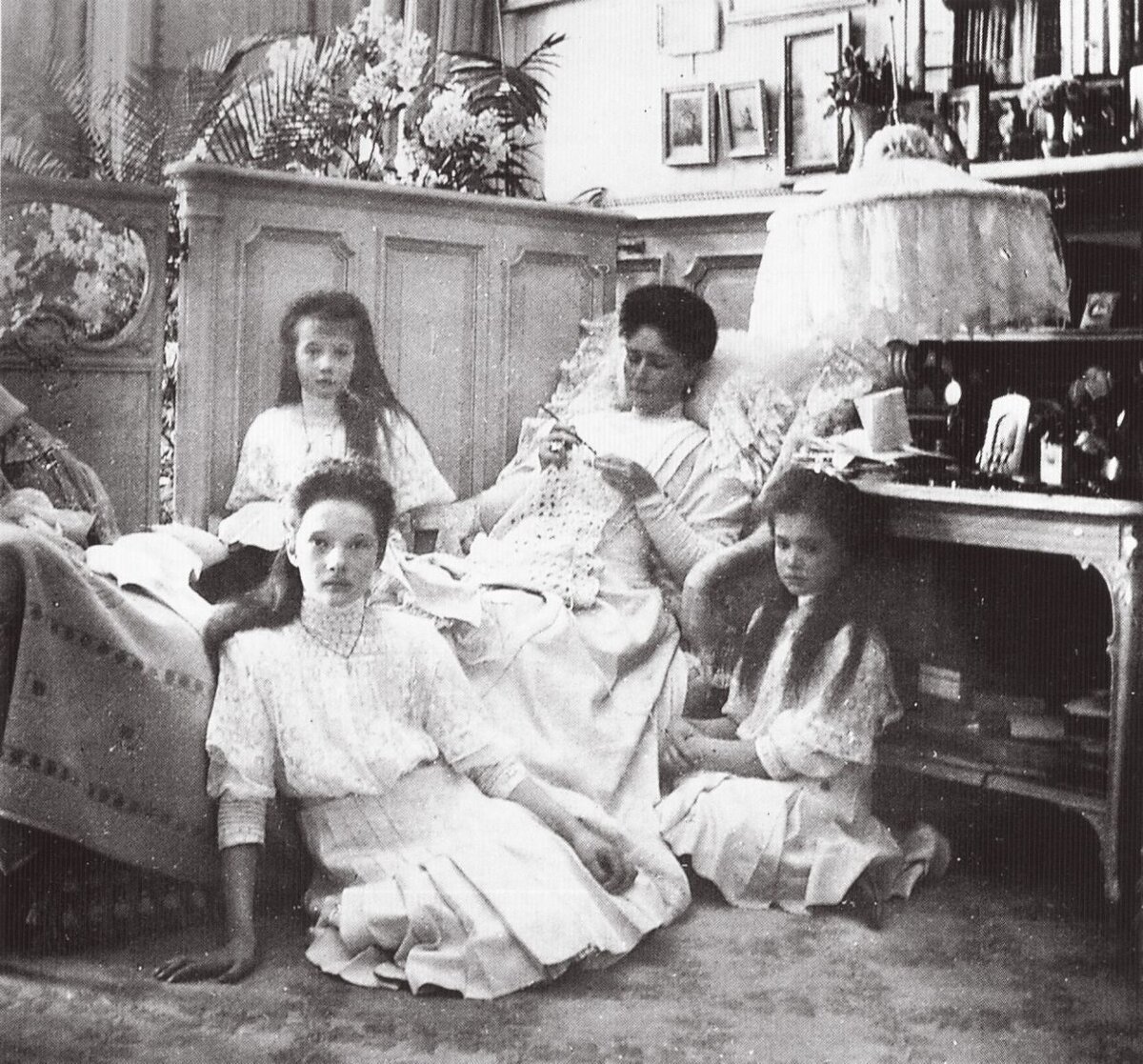 Николай 2 и Александра Федоровна с детьми