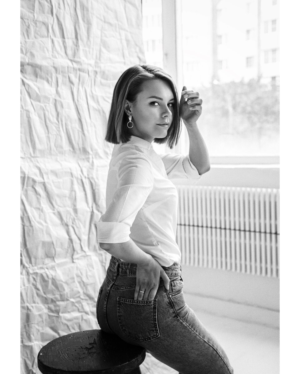 Это фото прошлогоднее, но длину карэ я поддерживала. Мне очень нравилось 🤍 Пока однажды просто не пришло желание снова отрастить волосы