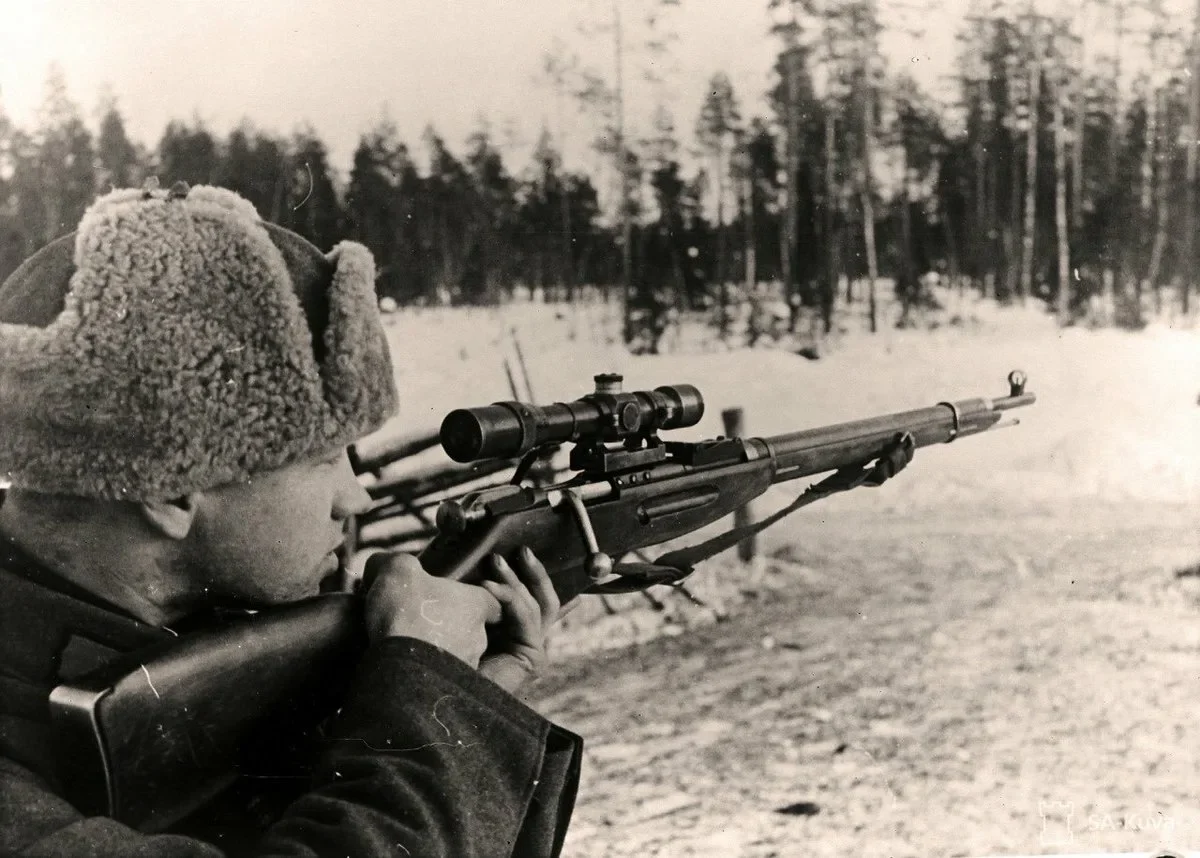 Время винтовку. Винтовка Мосина снайперская 1941. Винтовка Мосина ВОВ. Снайперская винтовка второй мировой Мосина. Винтовка Мосина вторая мировая.