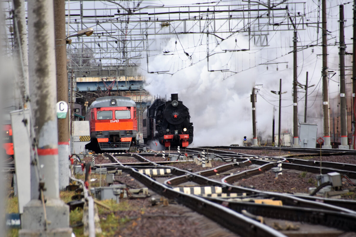 Паровоз ТЭ-3162 и электричка ЭД2Т-0041. Два раритета