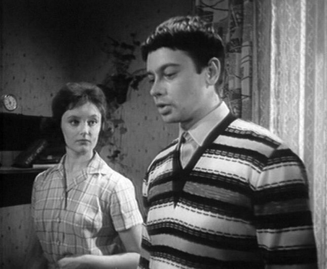 Кадр из фильма  «Первый троллейбус» (1963). Скриншот.