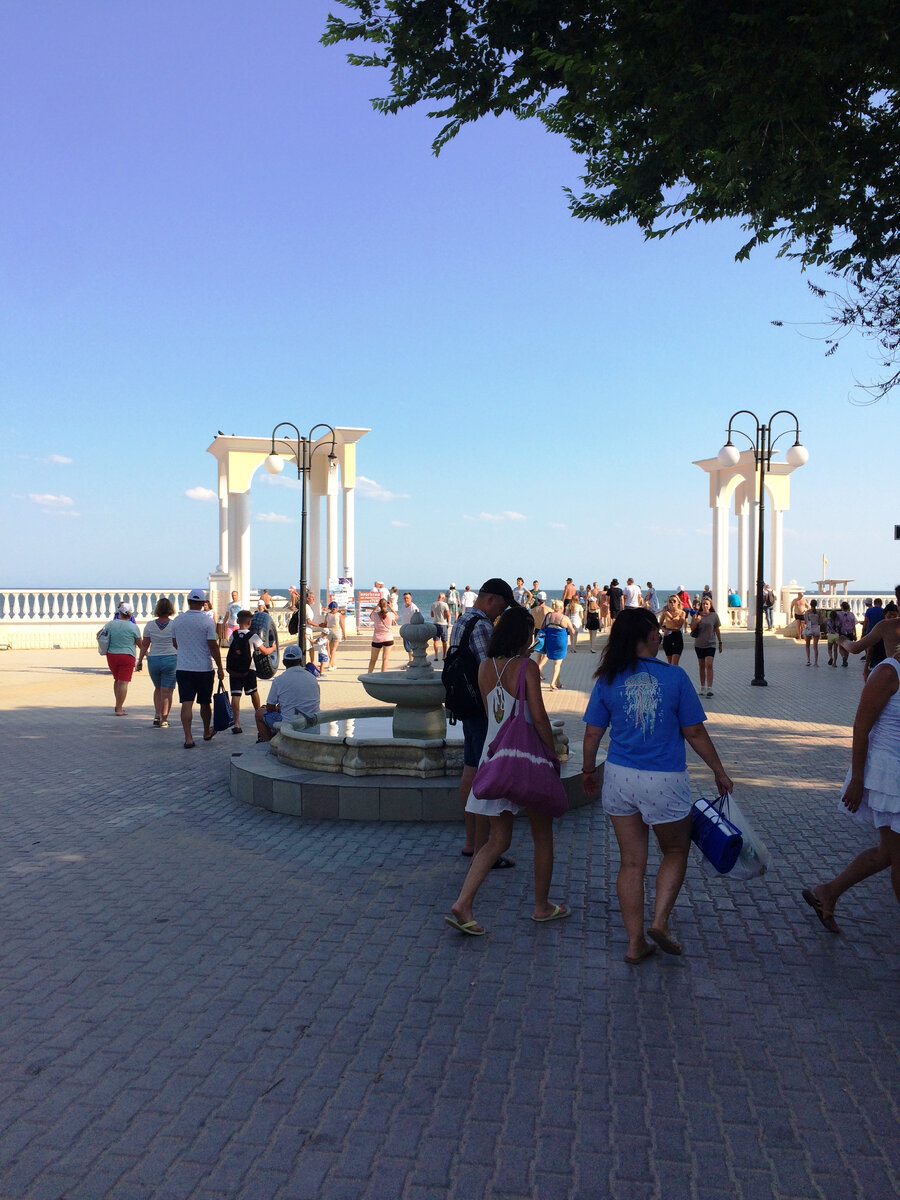 Очень много людей