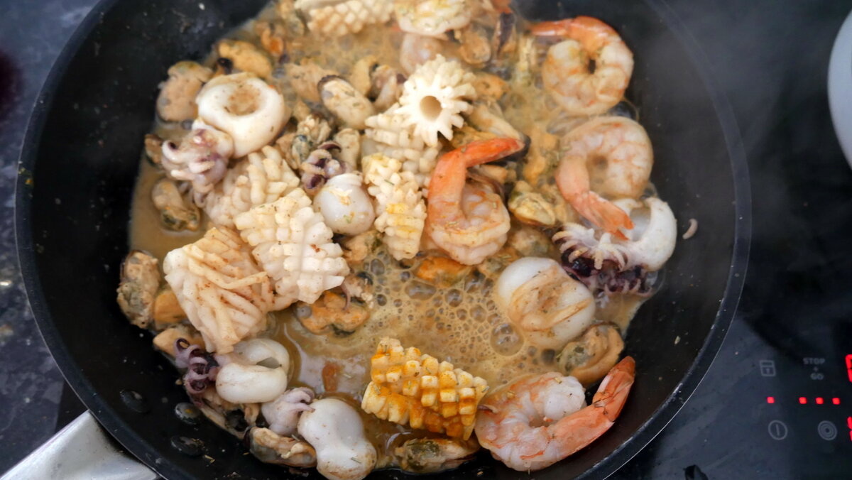Салат из фузилли с морепродуктами, пошаговый рецепт с фото