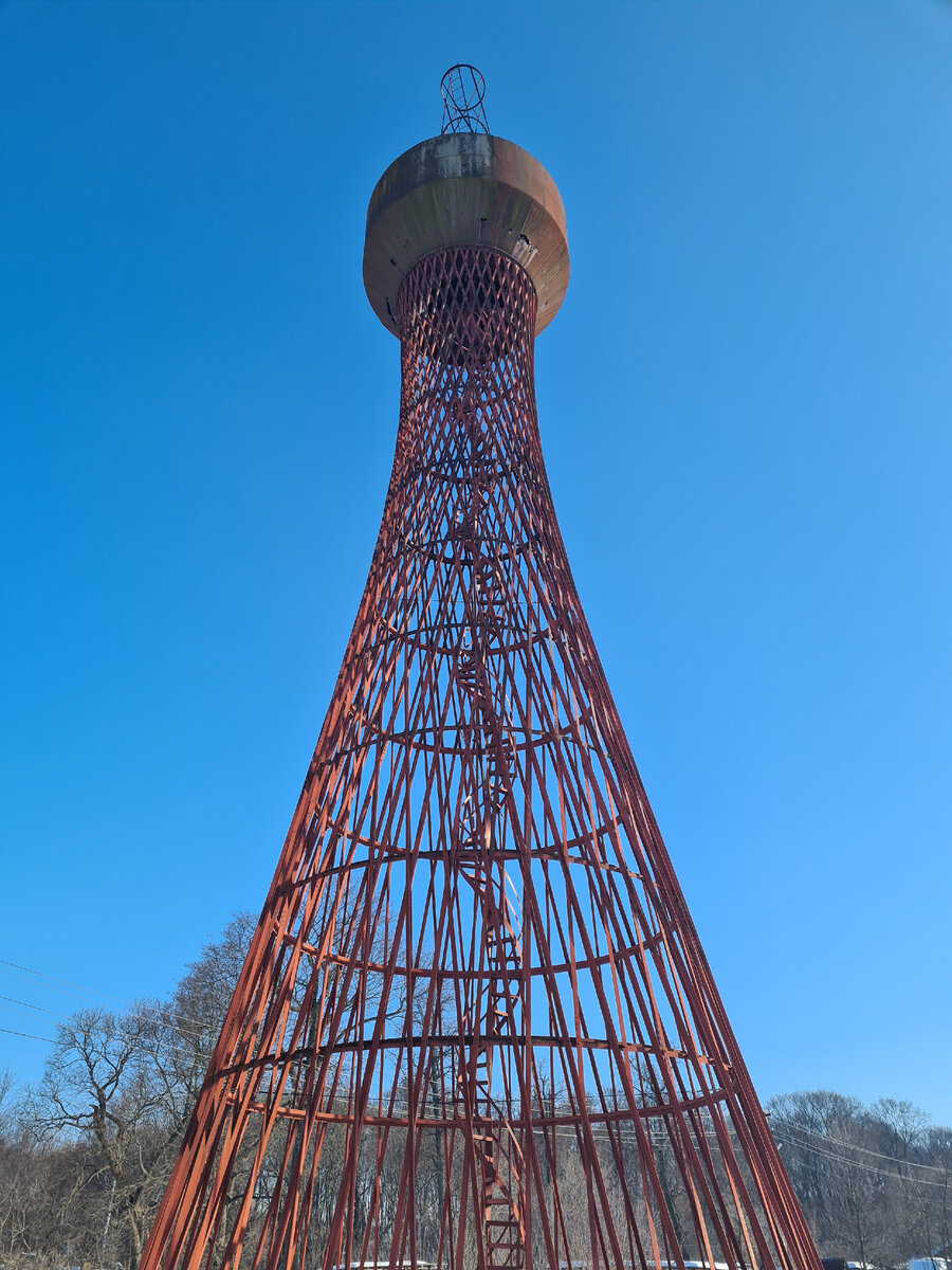 Башня вблизи