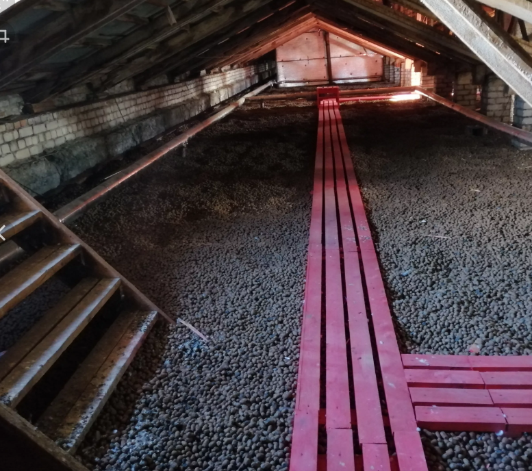 чердачные помещения в многоэтажных домах. деревянные конструкции чердачных помещений многоквартирных домов. чердак в сталинском доме. чердак в многоквартирном доме. чердак в многоэтажном доме.