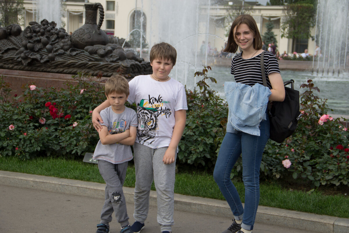 Ваня, Никита, Даша. ВДНХ 2019 г.